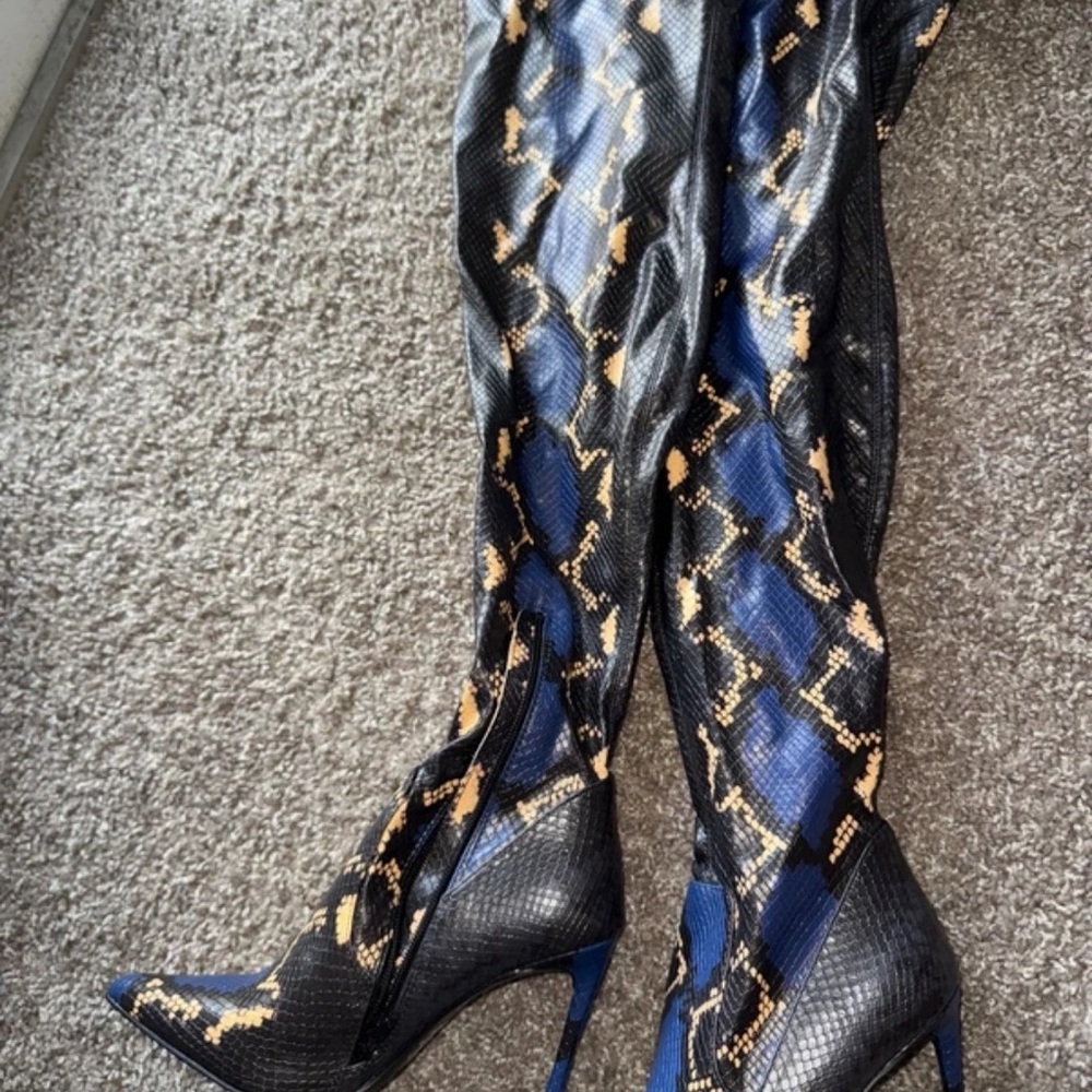 Steve Madden Black and Blue Patterned Heeled Boots